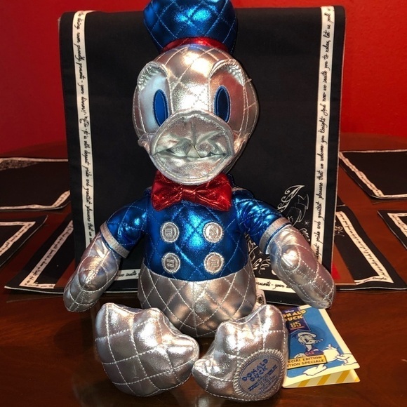 Donald Duck 85th Anniversary Metallic Plush Special Edition - Picture 3 of 4